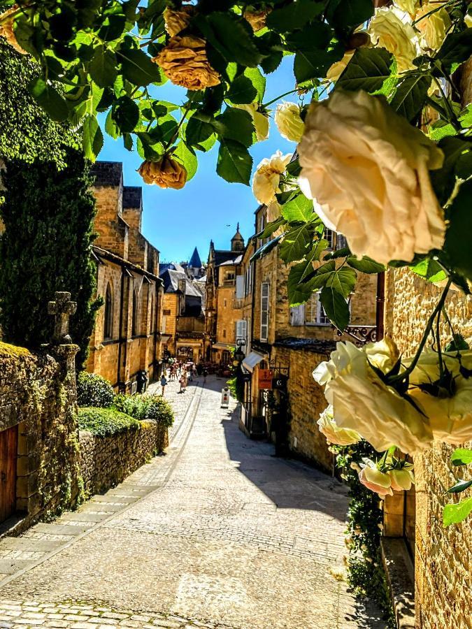 Centrally Located Sarlat Apartment With Medieval Town Views ภายนอก รูปภาพ