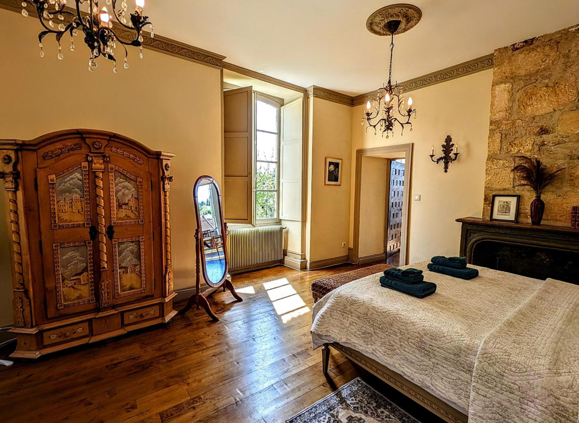 Centrally Located Sarlat Apartment With Medieval Town Views ภายนอก รูปภาพ