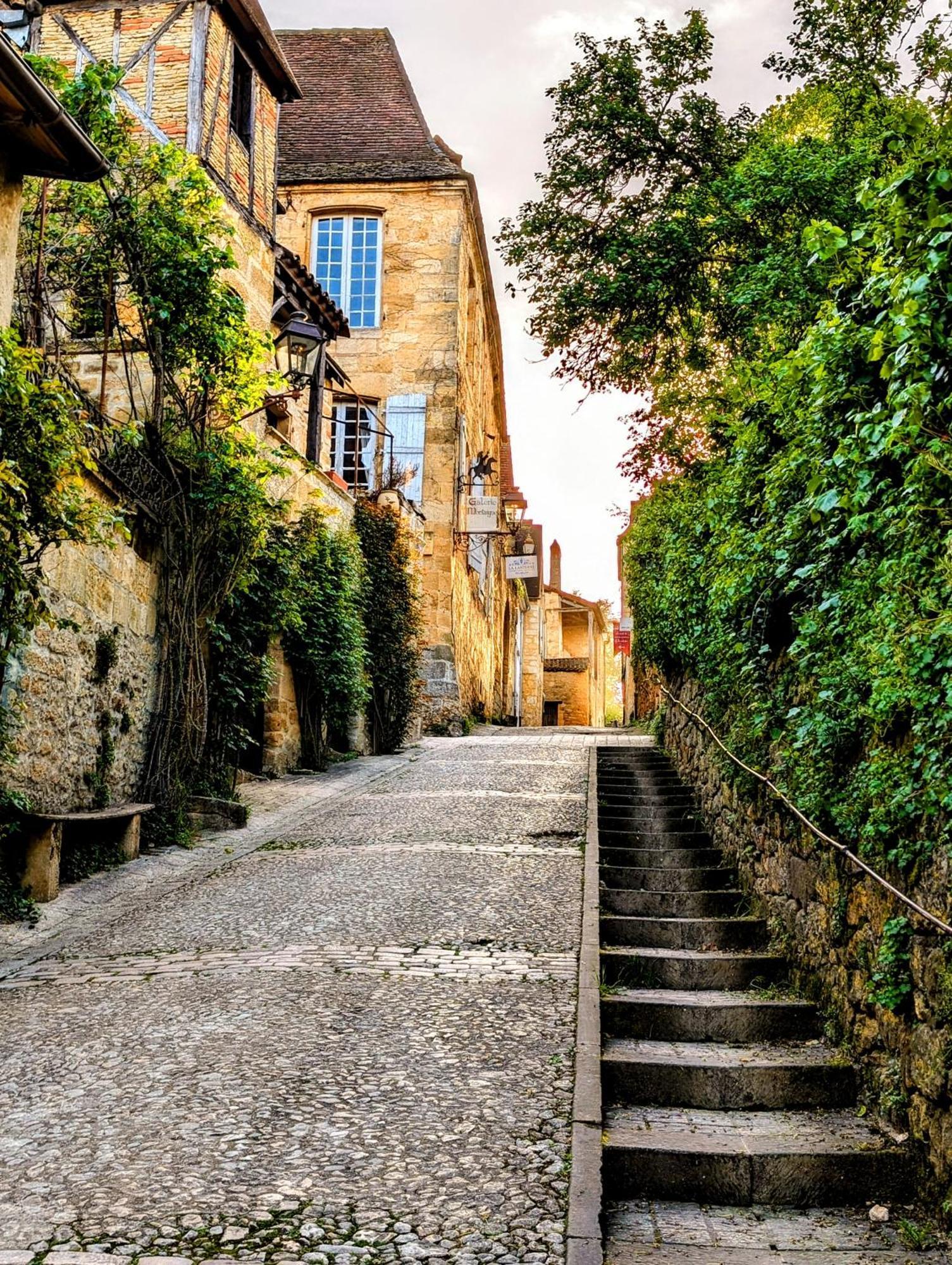 Centrally Located Sarlat Apartment With Medieval Town Views ภายนอก รูปภาพ